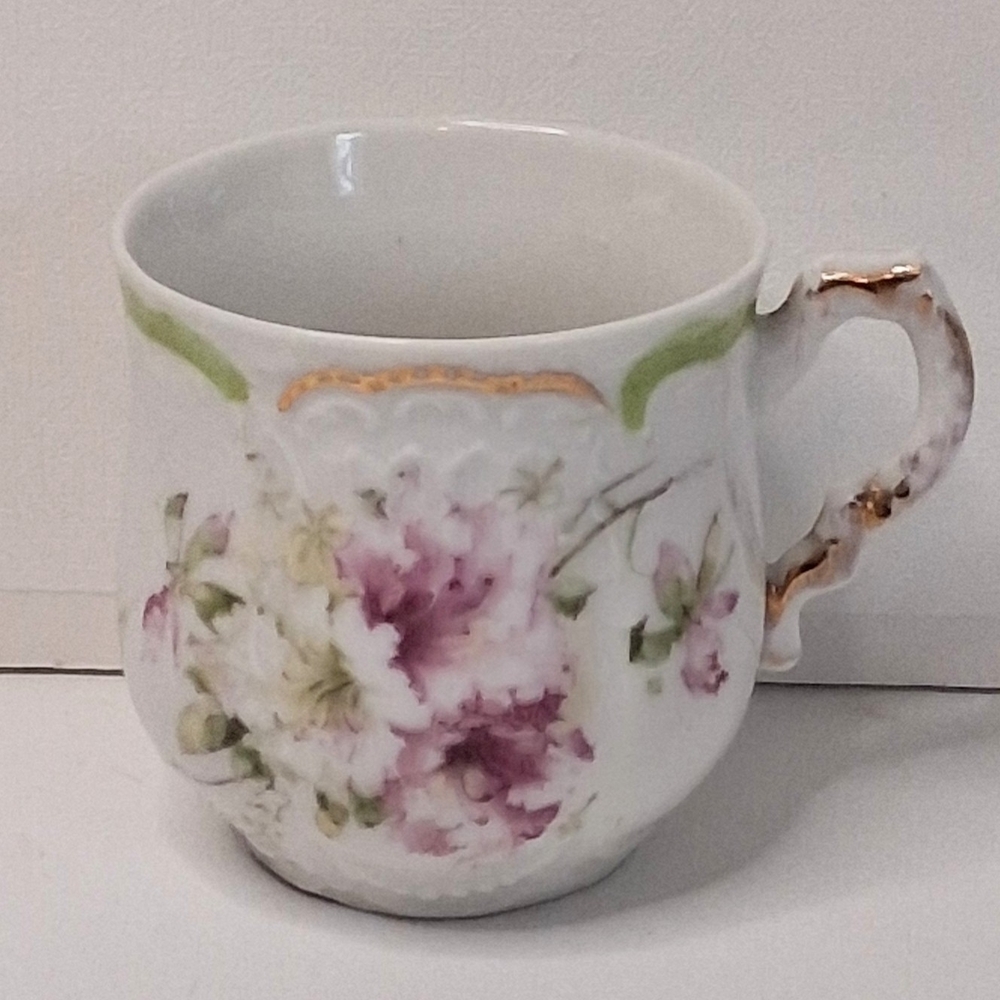 Vintage Victorian Style Floral Porcelain Teacup Weimar Gilded Gold Trim Scallop
